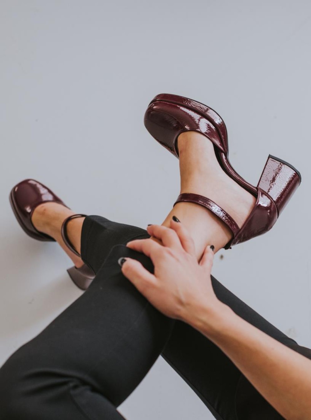 Λουστρίνι γόβες με φιάπα και μπαρέτα 377.7720-LU ΜΠΟΡΝΤΩ Λουστρίνι γόβες με φιάπα και μπαρέτα 377.7720-LU ΜΠΟΡΝΤΩ