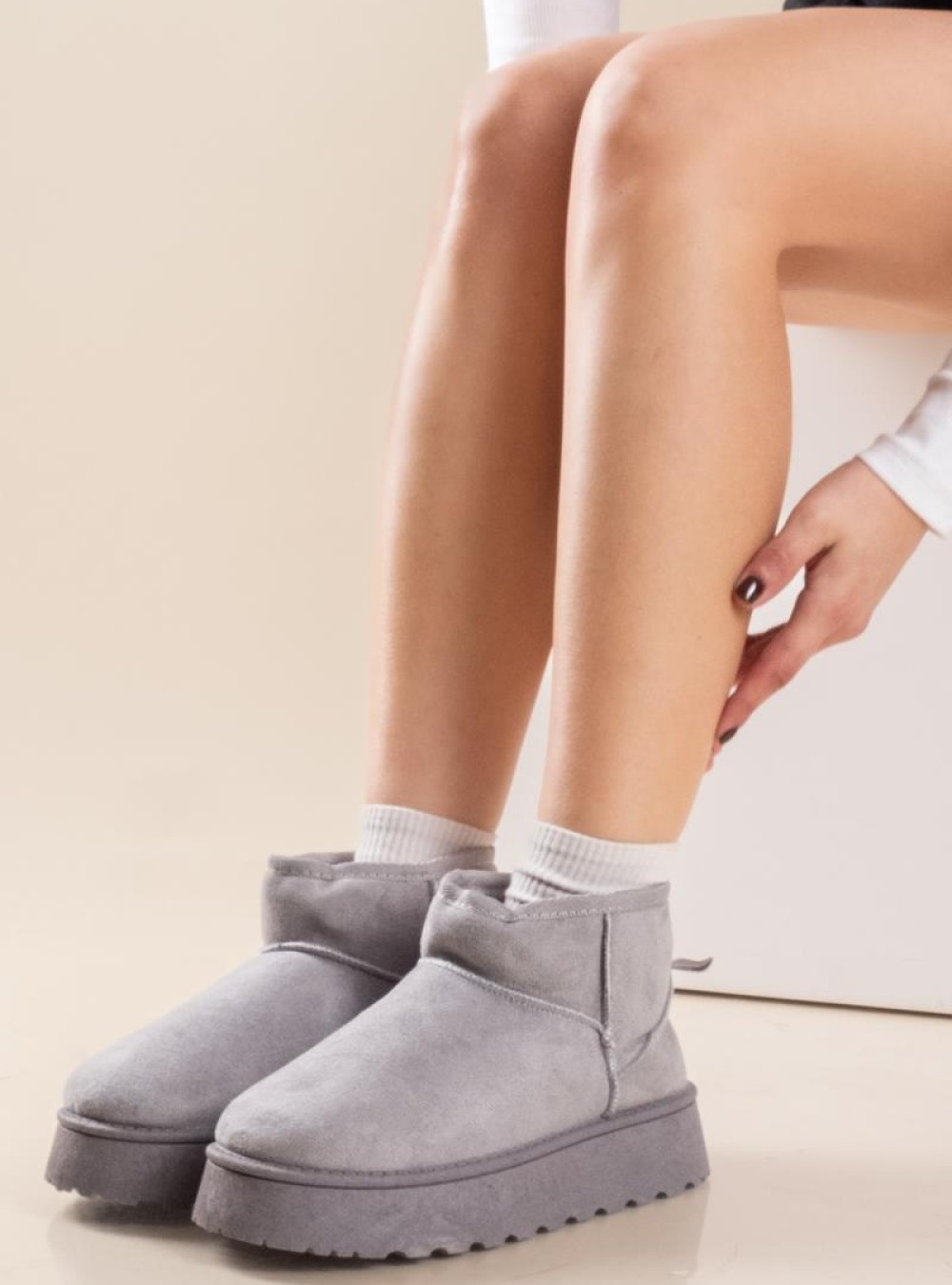 Suede δίσολο μποτάκι με εσωτερική γούνα 330.HC2401-C ΓΚΡΙ Suede δίσολο μποτάκι με εσωτερική γούνα 330.HC2401-C ΓΚΡΙ
