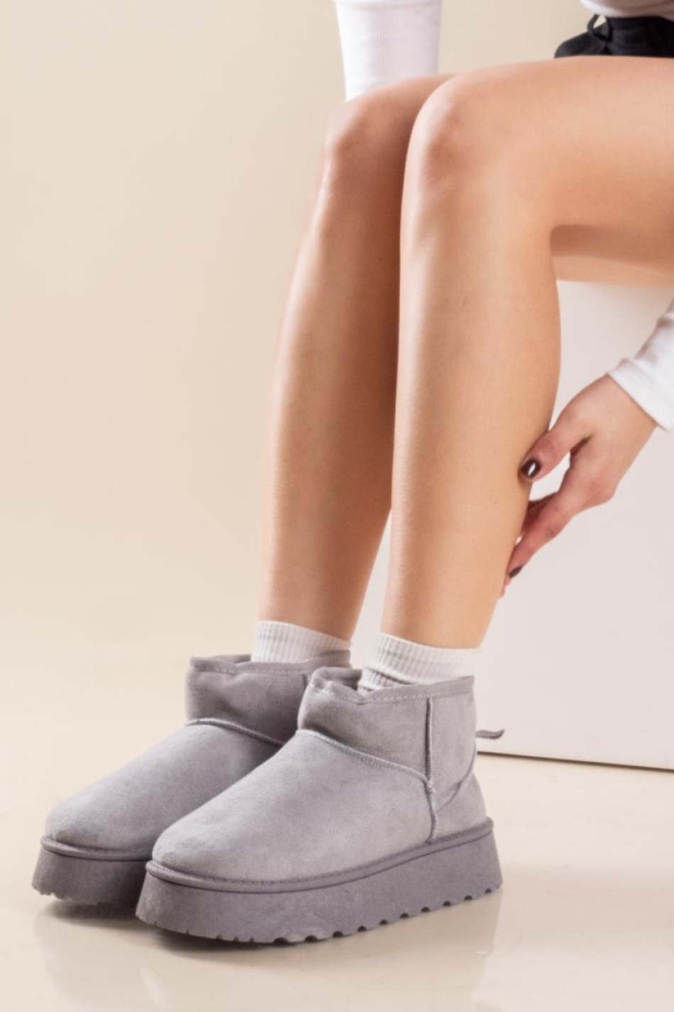 Suede δίσολο μποτάκι με εσωτερική γούνα 330.HC2401-C ΓΚΡΙ Suede δίσολο μποτάκι με εσωτερική γούνα 330.HC2401-C ΓΚΡΙ