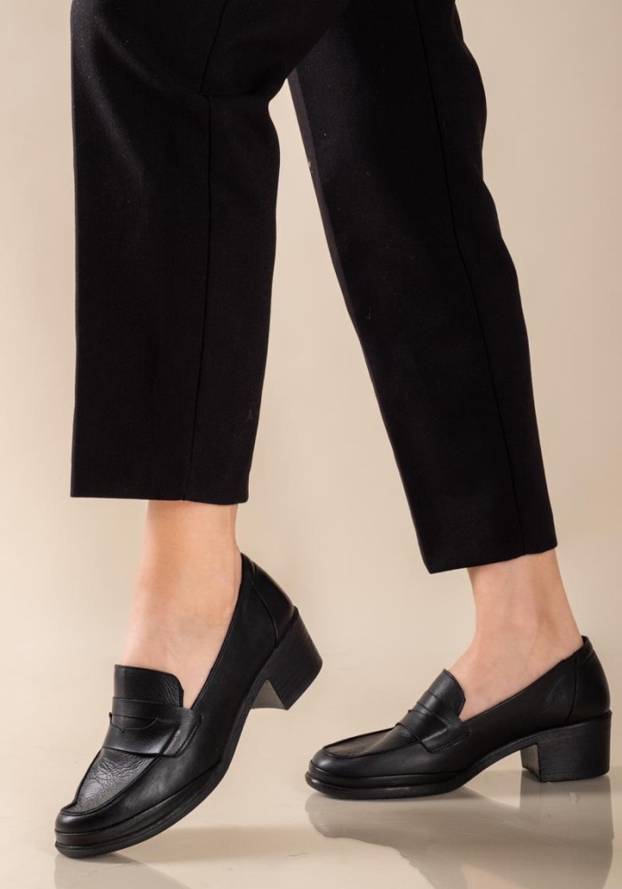 BOXER Γυναικείο δερμάτινο loafer με τακούνι 031.98487-L ΜΑΥΡΟ