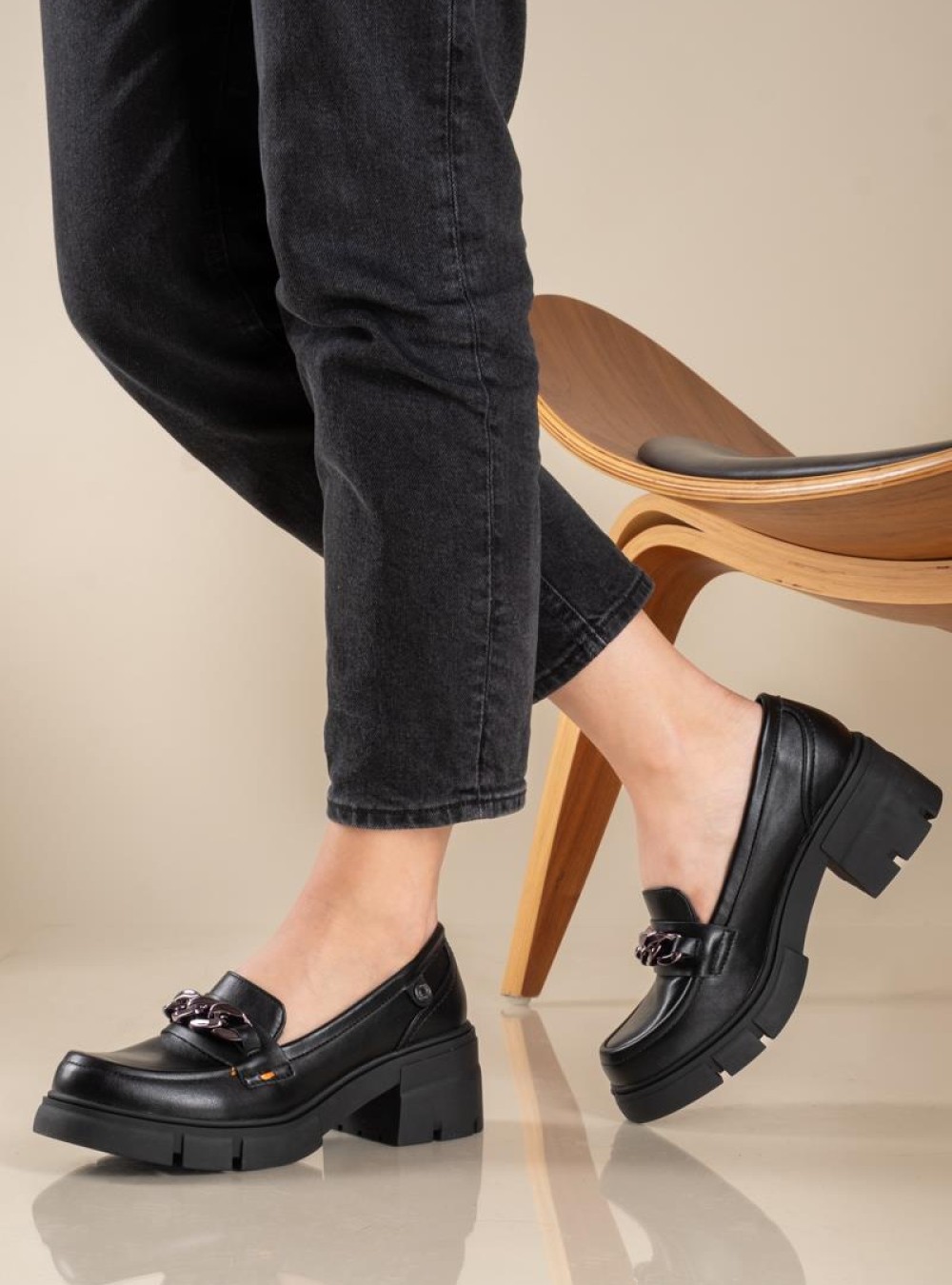 REFRESH loafer με διακοσμητική αλυσίδα 395.172277-L ΜΑΥΡΟ REFRESH loafer με διακοσμητική αλυσίδα 395.172277-L ΜΑΥΡΟ