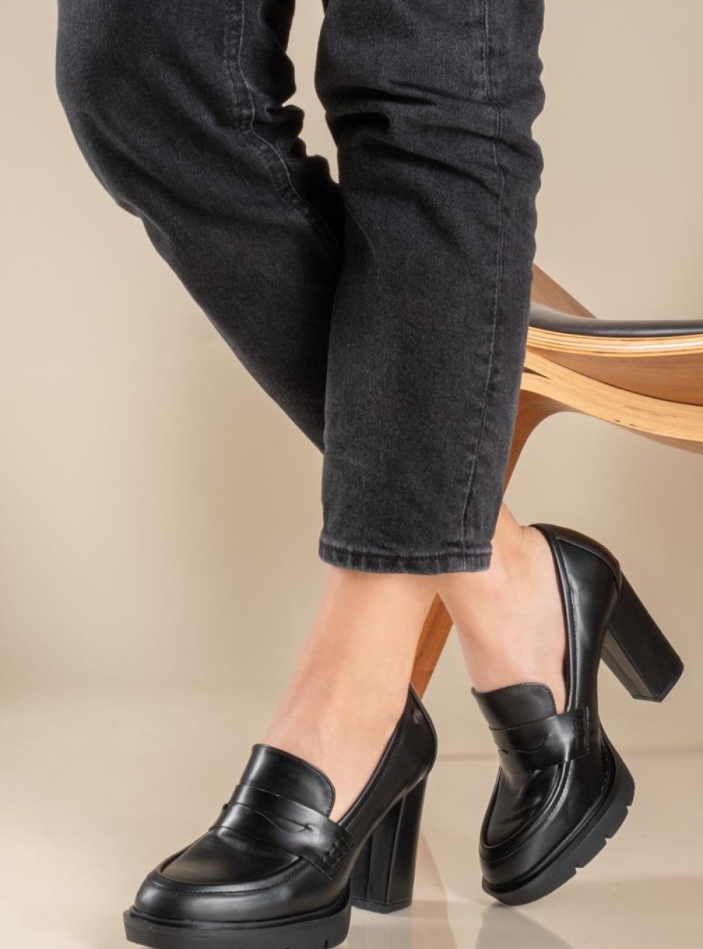 XTI loafers με ψηλό χοντρό τακούνι 395.142985-L ΜΑΥΡΟ XTI loafers με ψηλό χοντρό τακούνι 395.142985-L ΜΑΥΡΟ