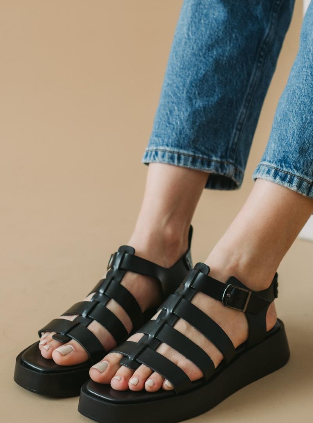 BAROQUE Δερμάτινα flatforms τύπου gladiator 305.220-L ΜΑΥΡΟ BAROQUE Δερμάτινα flatforms τύπου gladiator 305.220-L ΜΑΥΡΟ