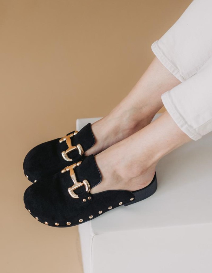 Suede clogs με τρουκς και διακοσμητική αλυσίδα 416.H103-C ΜΑΥΡΟ