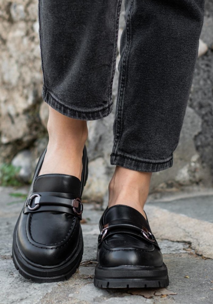 Chunky loafers με διακοσμητική αλυσίδα 330.OM2210-L ΜΑΥΡΟ