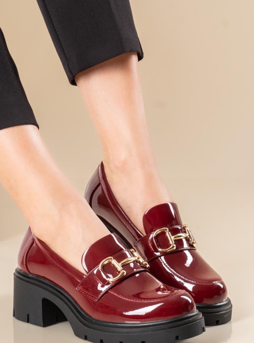 Chunky loafers λουστρίνι με χρυσή αγκράφα 425.Q8708-LU ΜΠΟΡΝΤΩ Chunky loafers λουστρίνι με χρυσή αγκράφα 425.Q8708-LU ΜΠΟΡΝΤΩ