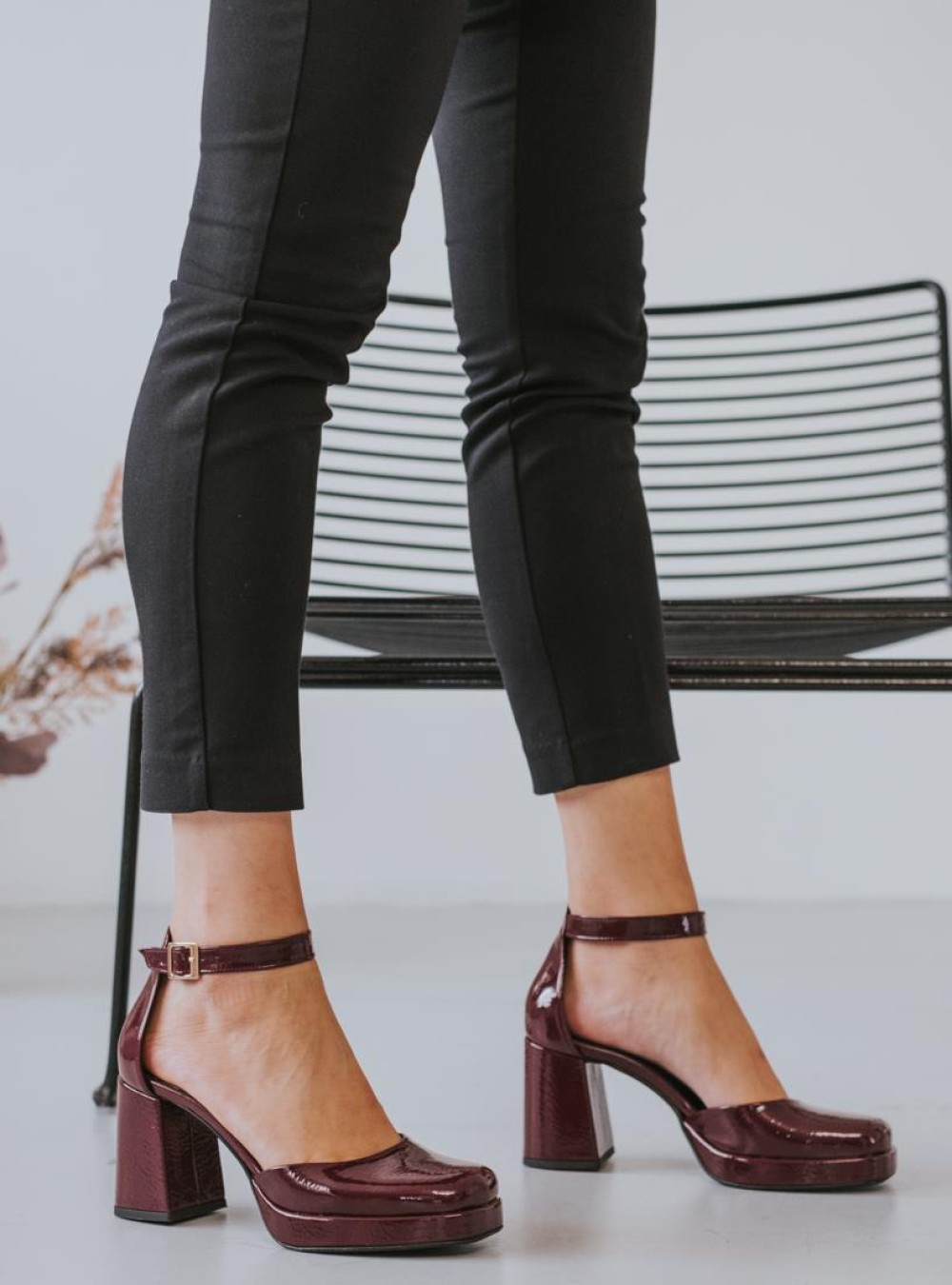 Λουστρίνι γόβες με φιάπα και μπαρέτα 377.7720-LU ΜΠΟΡΝΤΩ Λουστρίνι γόβες με φιάπα και μπαρέτα 377.7720-LU ΜΠΟΡΝΤΩ