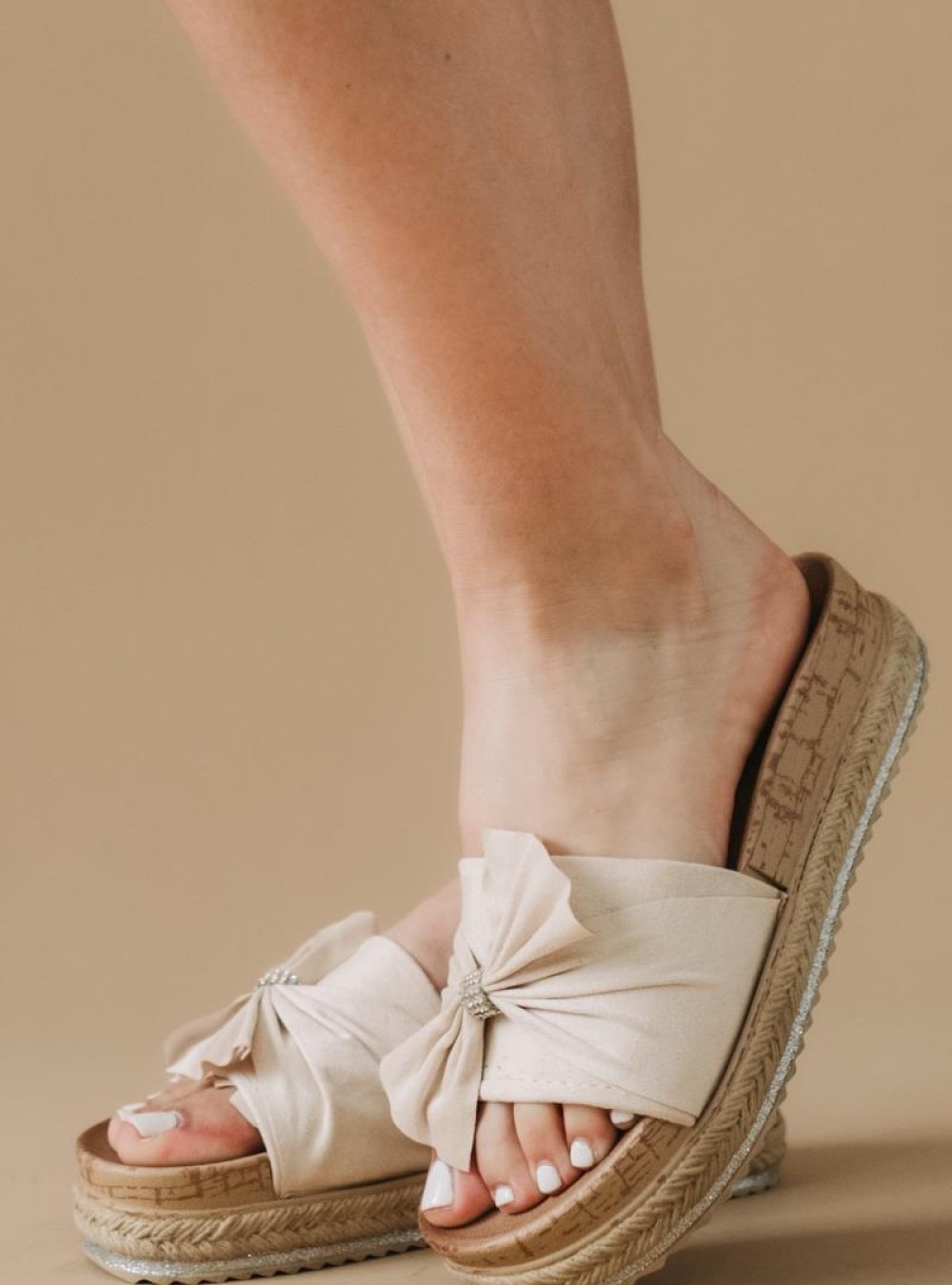 Suede flatforms με φιόγκο 424.568-1-C ΜΠΕΖ Suede flatforms με φιόγκο 424.568-1-C ΜΠΕΖ