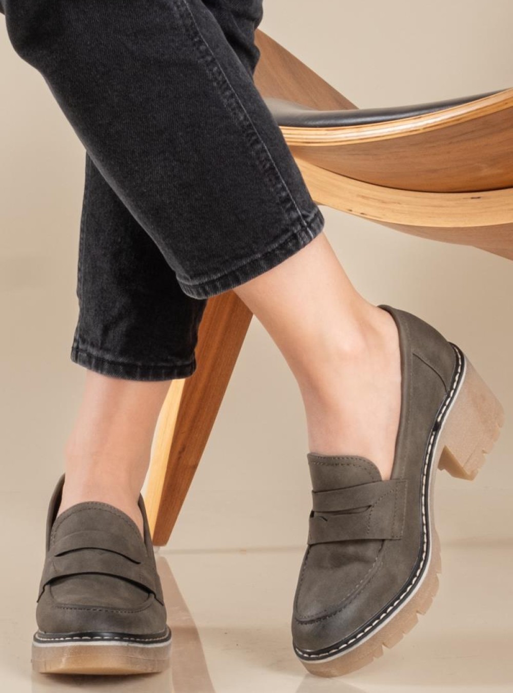 Refresh loafers με κρεπ τακούνι 395.172263-L ΛΑΔΙ Refresh loafers με κρεπ τακούνι 395.172263-L ΛΑΔΙ