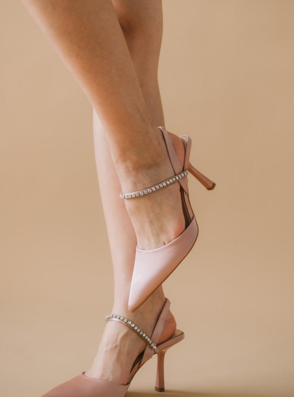 Σατέν slingback γόβες με μπαρέτα με στρας 330.A3025-SA CHAMPAGNE Σατέν slingback γόβες με μπαρέτα με στρας 330.A3025-SA CHAMPAGNE