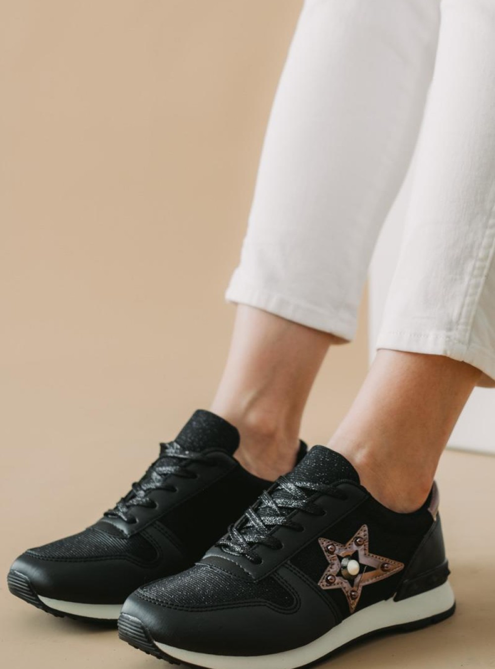 Sneakers με ύφασμα με στρας και διακοσμητικό αστέρι 330.BK11-L ΜΑΥΡΟ Sneakers με ύφασμα με στρας και διακοσμητικό αστέρι 330.BK11-L ΜΑΥΡΟ