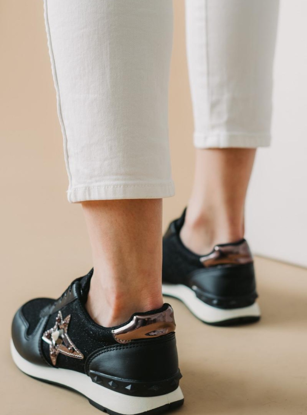 Sneakers με ύφασμα με στρας και διακοσμητικό αστέρι 330.BK11-L ΜΑΥΡΟ Sneakers με ύφασμα με στρας και διακοσμητικό αστέρι 330.BK11-L ΜΑΥΡΟ