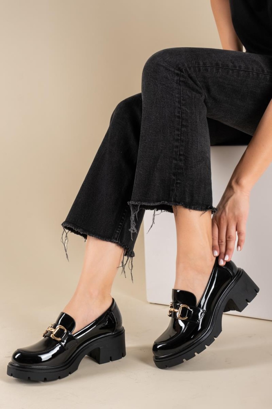 Chunky loafers λουστρίνι με χρυσή αγκράφα 425.Q8708-LU ΜΑΥΡΟ Chunky loafers λουστρίνι με χρυσή αγκράφα 425.Q8708-LU ΜΑΥΡΟ