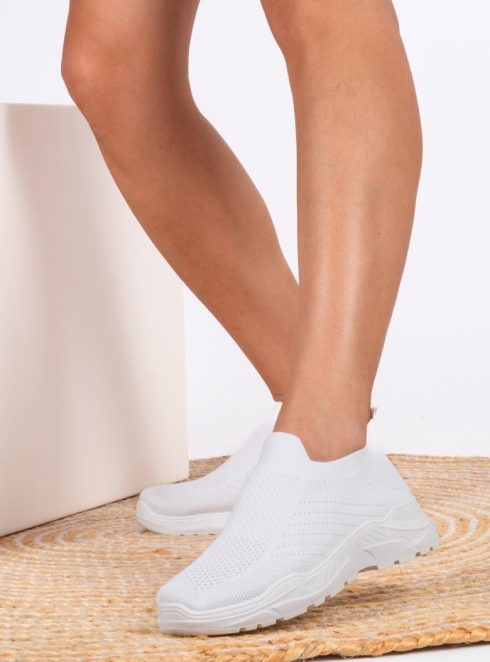 Υφασμάτινα slip-on sneakers τύπου κάλτσα 416.LY530-F ΑΣΠΡΟ Υφασμάτινα slip-on sneakers τύπου κάλτσα 416.LY530-F ΑΣΠΡΟ