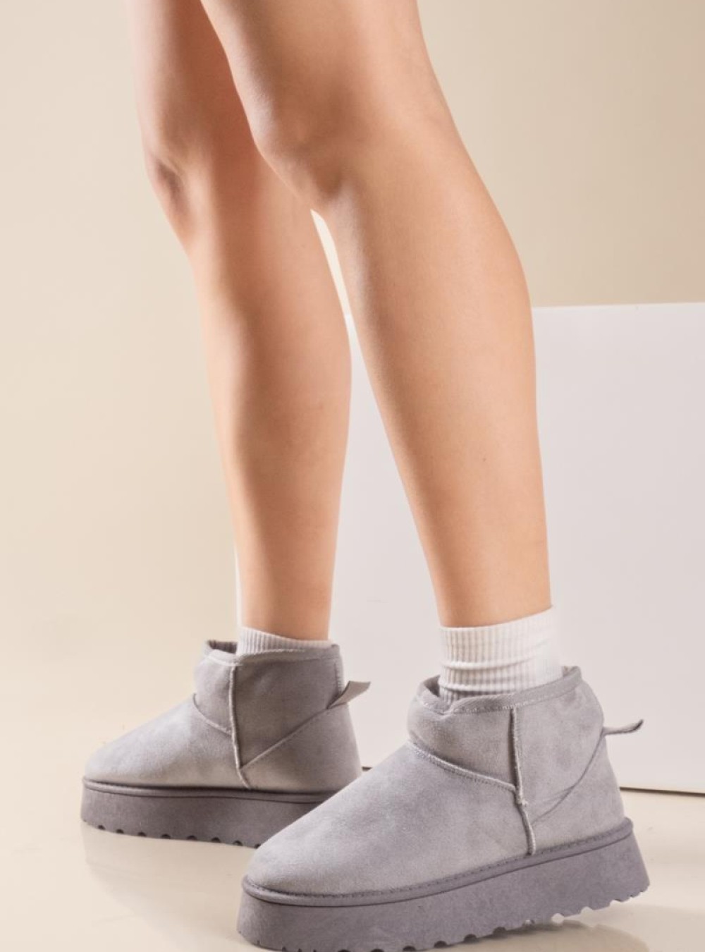 Suede δίσολο μποτάκι με εσωτερική γούνα 330.HC2401-C ΓΚΡΙ Suede δίσολο μποτάκι με εσωτερική γούνα 330.HC2401-C ΓΚΡΙ