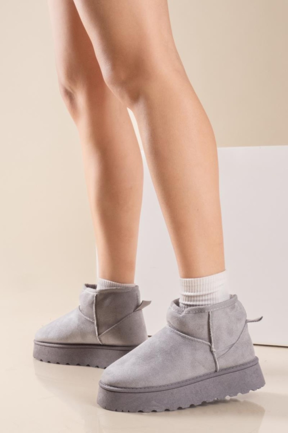 Suede δίσολο μποτάκι με εσωτερική γούνα 330.HC2401-C ΓΚΡΙ Suede δίσολο μποτάκι με εσωτερική γούνα 330.HC2401-C ΓΚΡΙ