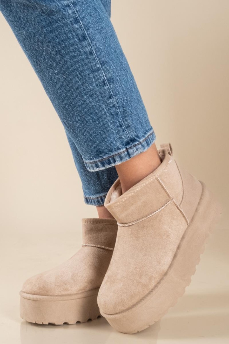 Suede μποτάκι με διπλή σόλα και εσωτερική γούνα 431.OX2311-C ΜΠΕΖ Suede μποτάκι με διπλή σόλα και εσωτερική γούνα 431.OX2311-C ΜΠΕΖ