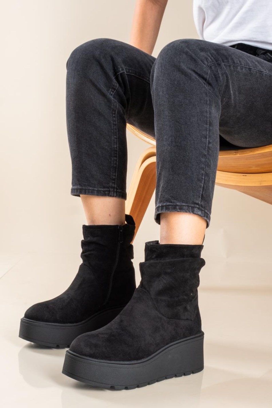 Suede μποτάκι με πλατφόρμα 431.OS582-C ΜΑΥΡΟ Suede μποτάκι με πλατφόρμα 431.OS582-C ΜΑΥΡΟ