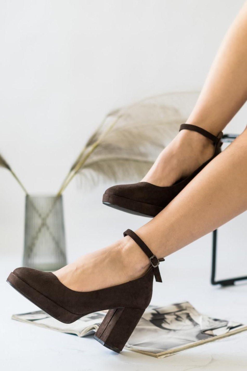 Suede γόβες με μπαρέτα και φιάπα 330.LL1392-C ΚΑΦΕ Suede γόβες με μπαρέτα και φιάπα 330.LL1392-C ΚΑΦΕ
