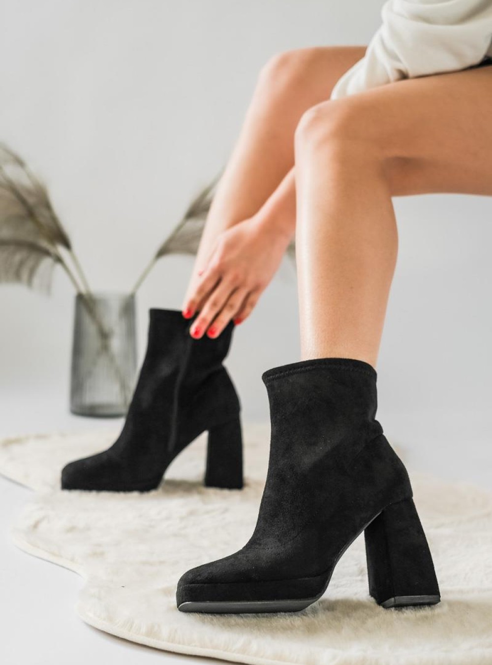 Suede μποτάκι με φιάπα και τετράγωνο τακούνι 330.LL1137-C ΜΑΥΡΟ Suede μποτάκι με φιάπα και τετράγωνο τακούνι 330.LL1137-C ΜΑΥΡΟ