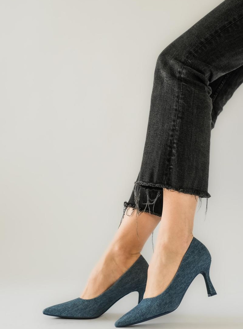 Denim μυτερές γόβες με ιδιαίτερο χαμηλό τακούνι 396.23A16-1-L JEAN Denim μυτερές γόβες με ιδιαίτερο χαμηλό τακούνι 396.23A16-1-L JEAN