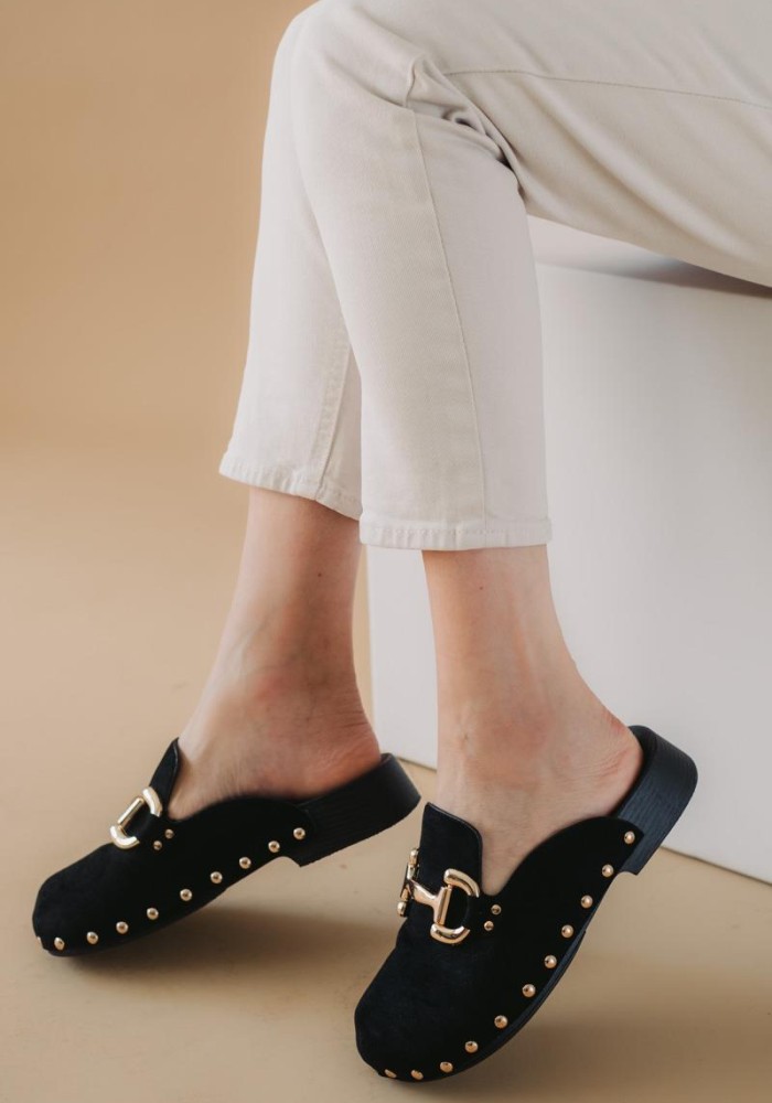 Suede clogs με τρουκς και διακοσμητική αλυσίδα 416.H103-C ΜΑΥΡΟ