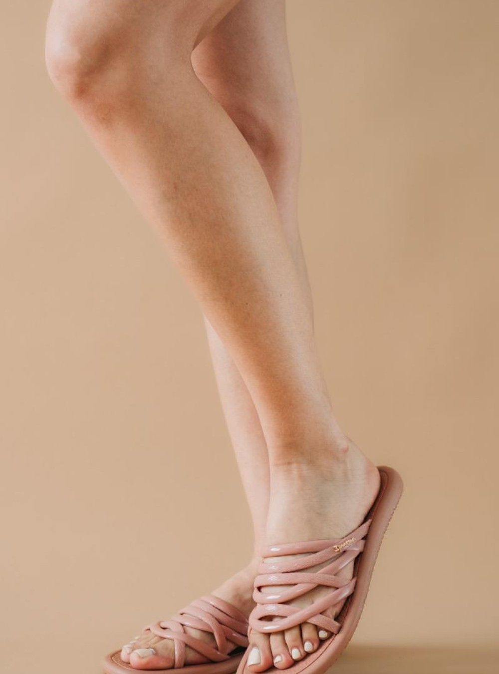 Ipanema γυναικείες σαγιονάρες με φάσα με πολλαπλά λουράκια 004.780-24376-26-P ΡΟΖ Ipanema γυναικείες σαγιονάρες με φάσα με πολλαπλά λουράκια 004.780-24376-26-P ΡΟΖ