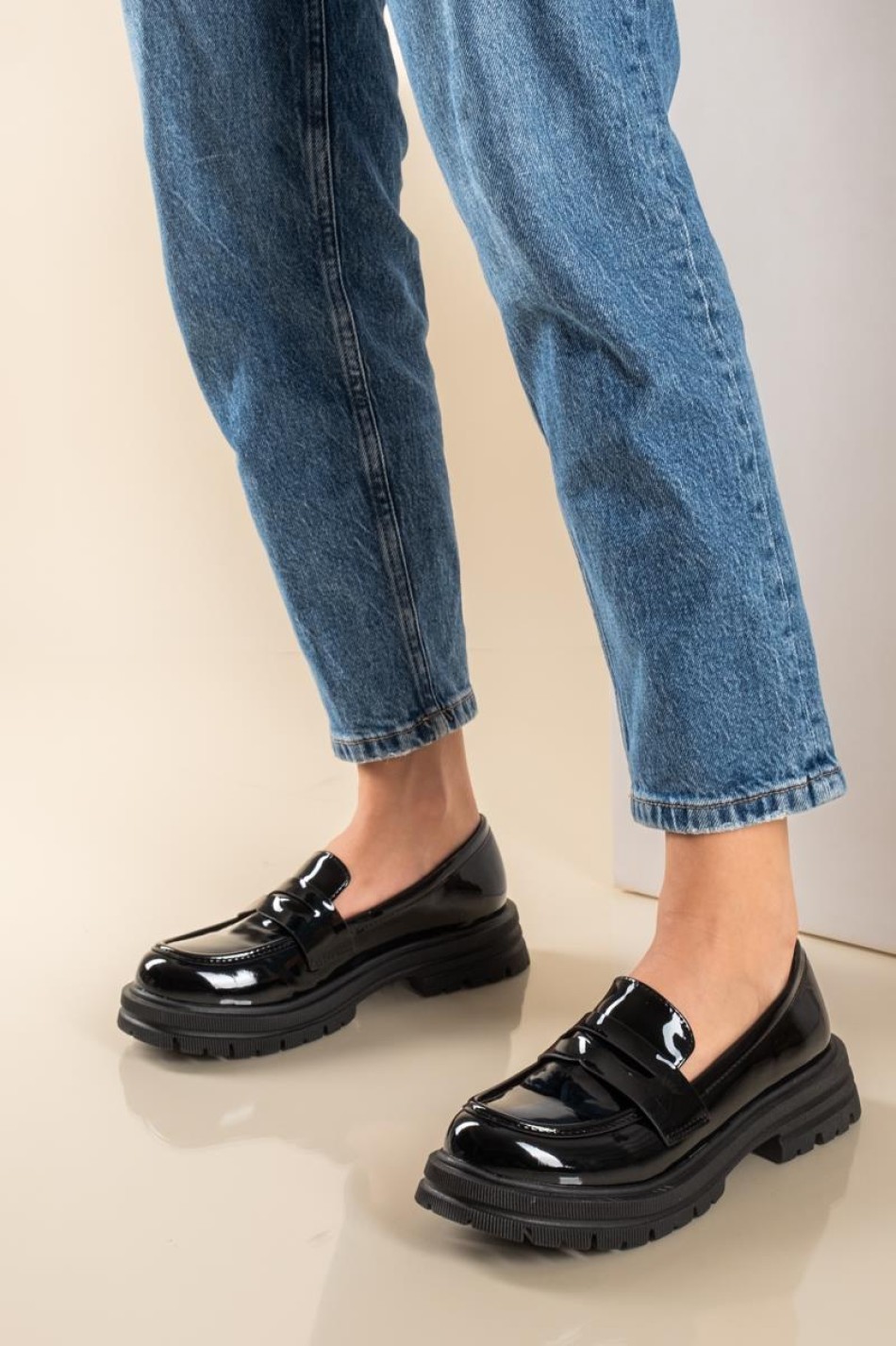 Λουστρίνι loafers με τρακτερωτή σόλα 431.OM2209-LU ΜΑΥΡΟ