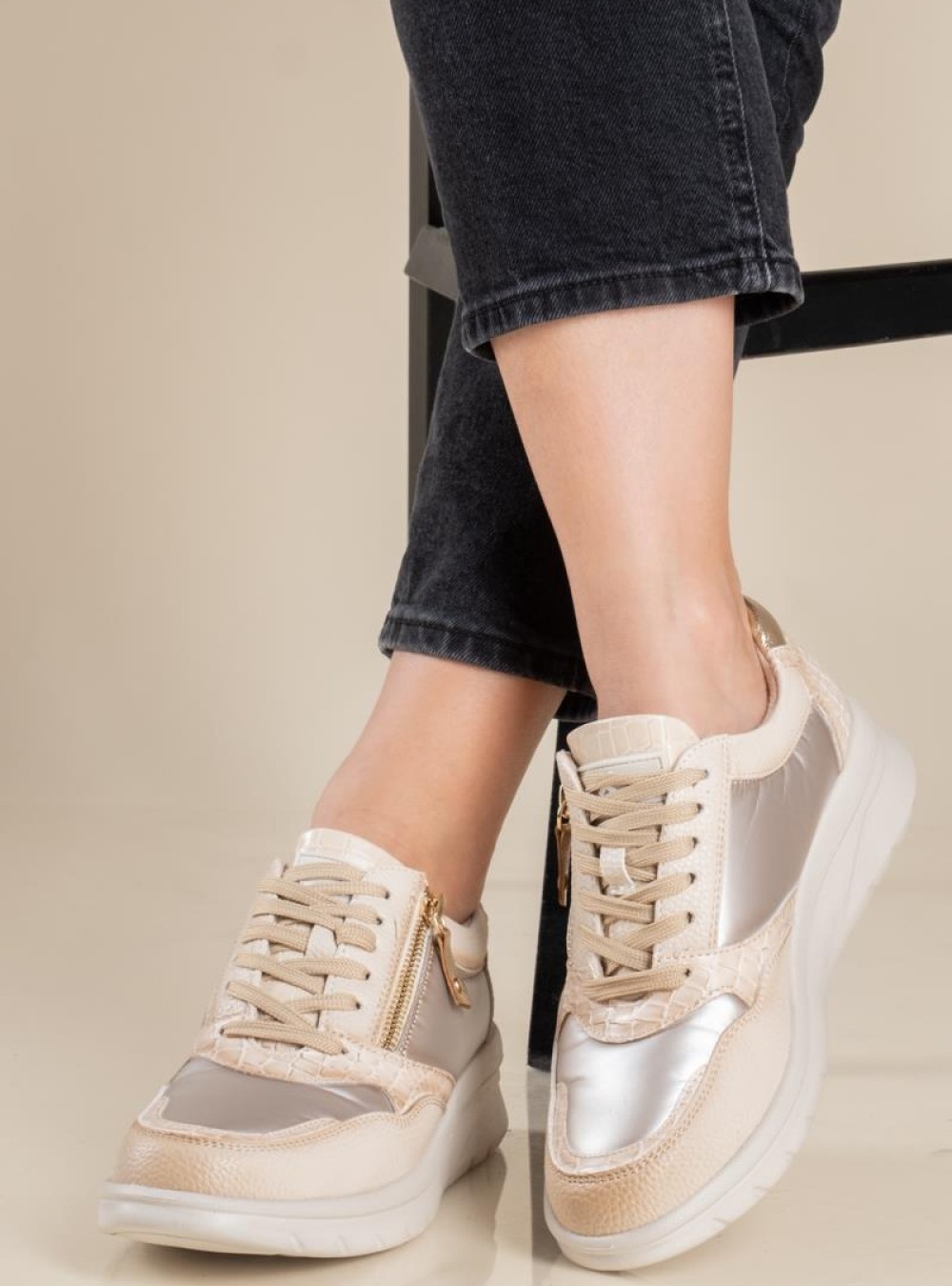 Xti sneaker με φερμουάρ στο πλάι 395.143201-L ΜΠΕΖ Xti sneaker με φερμουάρ στο πλάι 395.143201-L ΜΠΕΖ