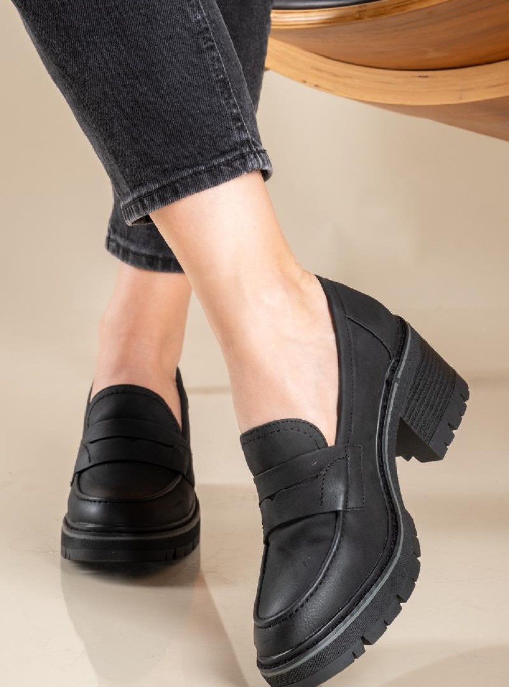Refresh loafers με κρεπ τακούνι 395.172263-L ΜΑΥΡΟ Refresh loafers με κρεπ τακούνι 395.172263-L ΜΑΥΡΟ