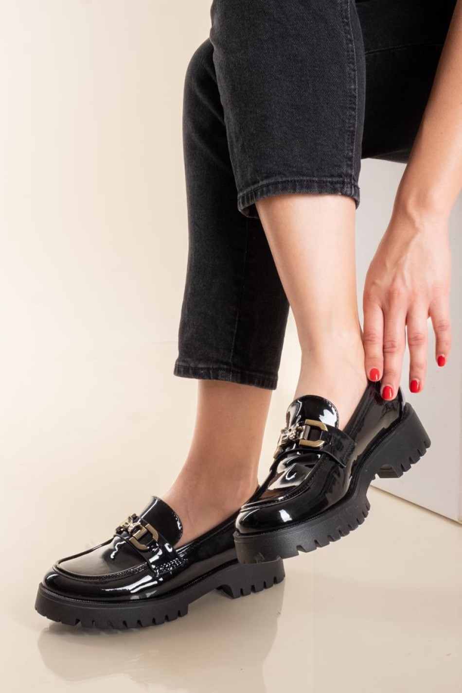 Λουστρίνι loafers με διακοσμητική πεταλούδα 330.Y6735-LU ΜΑΥΡΟ