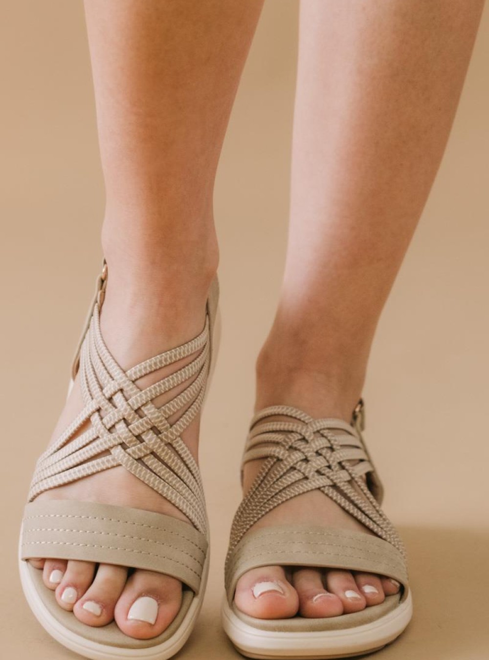 XTI Athletic style σανδάλια με λουράκια 395.142712-NU ΜΠΕΖ XTI Athletic style σανδάλια με λουράκια 395.142712-NU ΜΠΕΖ