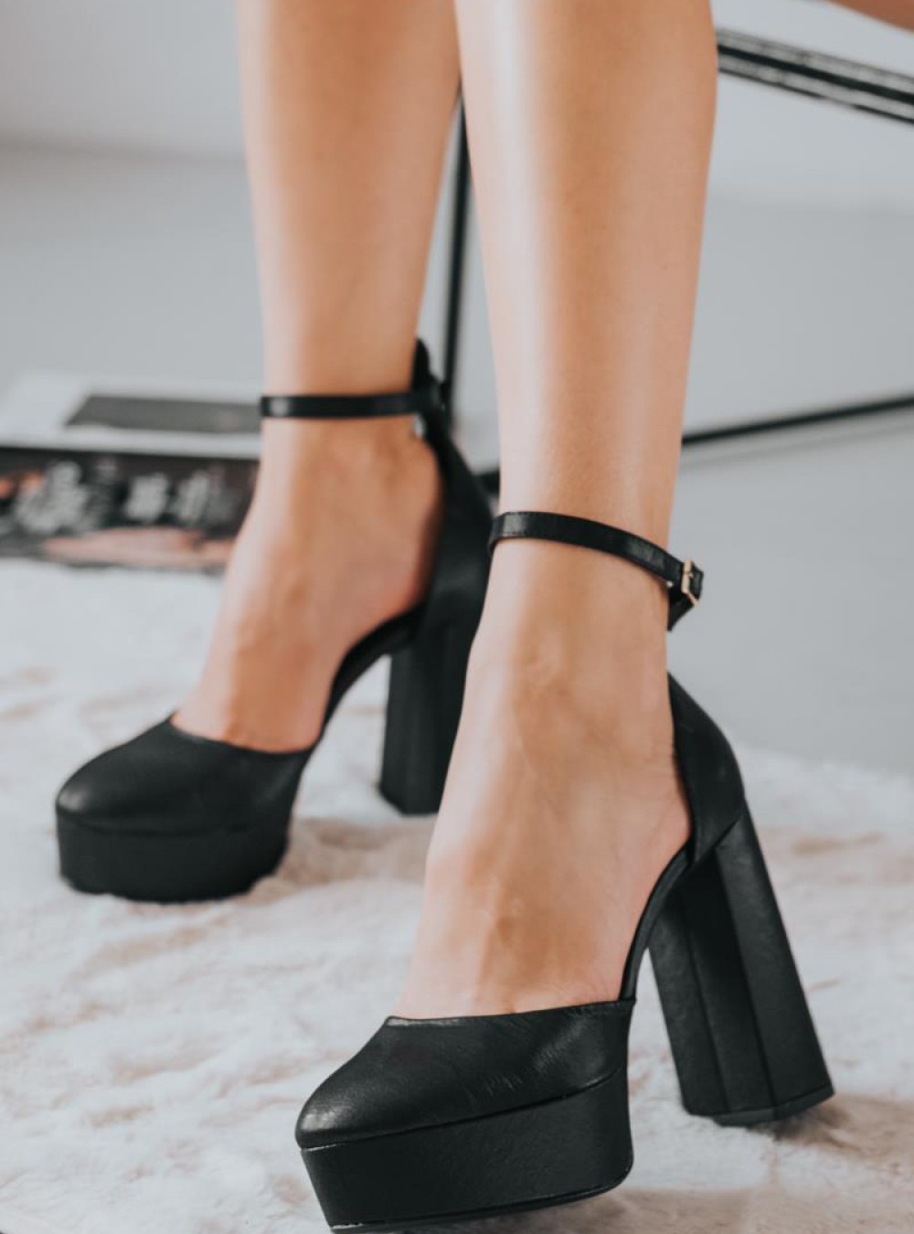 Metallics γόβες με χοντρό τακούνι και φιάπα 377.3576-L ΜΑΥΡΟ Metallics γόβες με χοντρό τακούνι και φιάπα 377.3576-L ΜΑΥΡΟ