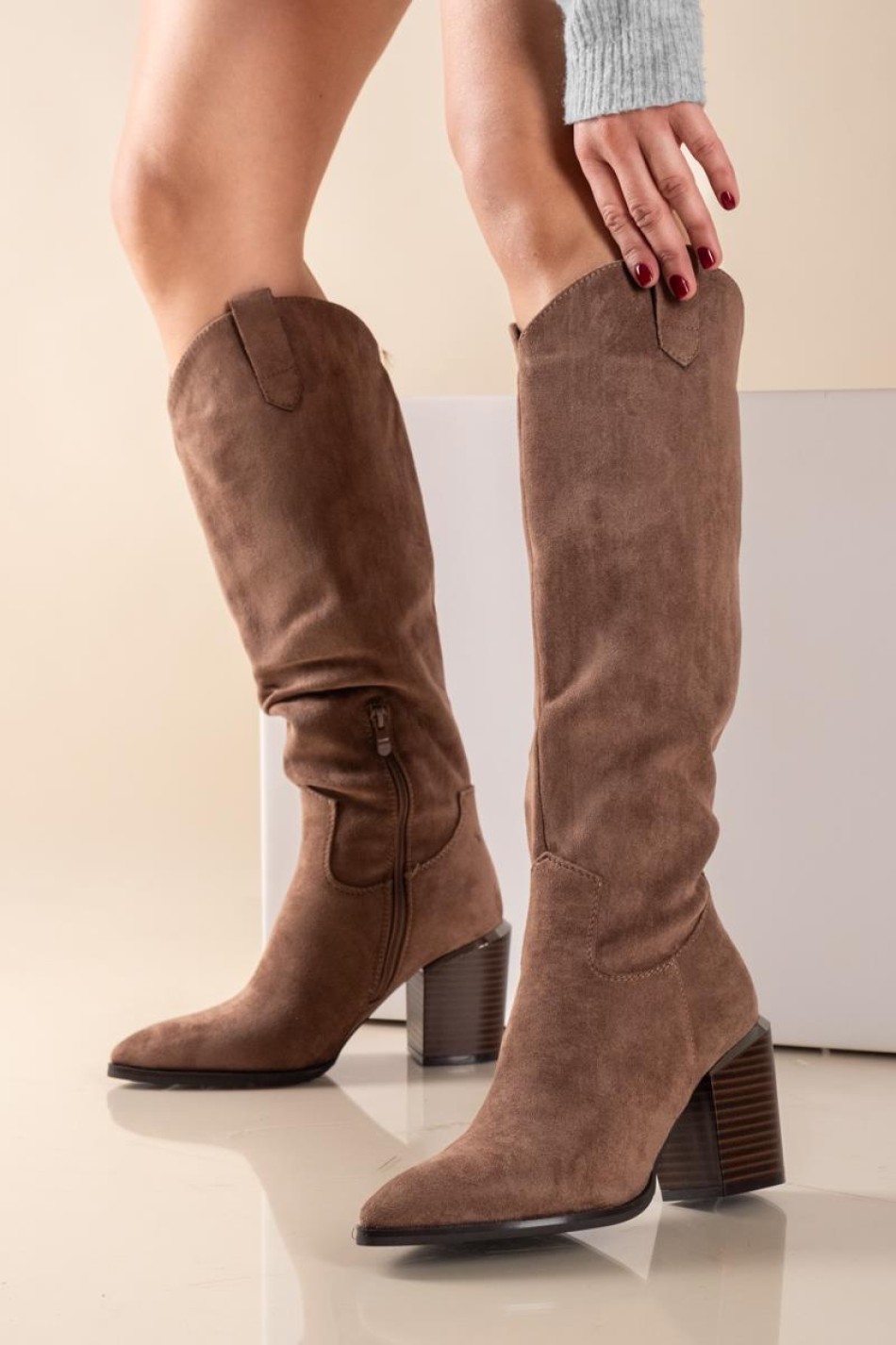 Western suede μπότες με εξωτερικές ραφές 431.7612-T03-C ΠΟΥΡΟ