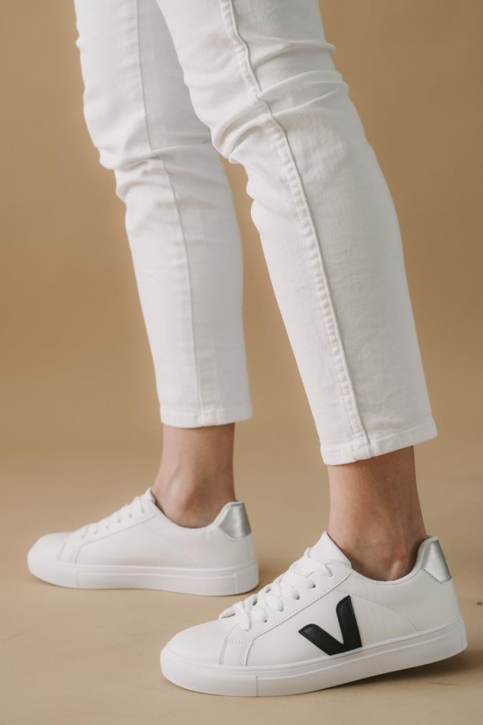 Tennis sneakers με διακοσμητικό στο πλάι 330.C891-L ΑΣΠΡΟ/ΜΑΥΡΟ Tennis sneakers με διακοσμητικό στο πλάι 330.C891-L ΑΣΠΡΟ/ΜΑΥΡΟ