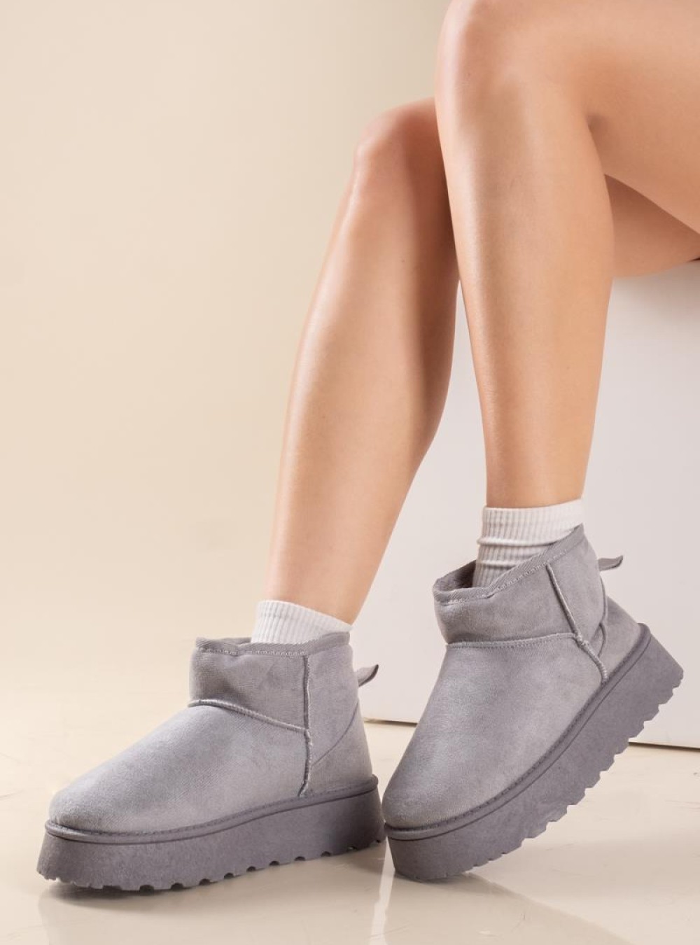 Suede δίσολο μποτάκι με εσωτερική γούνα 330.HC2401-C ΓΚΡΙ Suede δίσολο μποτάκι με εσωτερική γούνα 330.HC2401-C ΓΚΡΙ