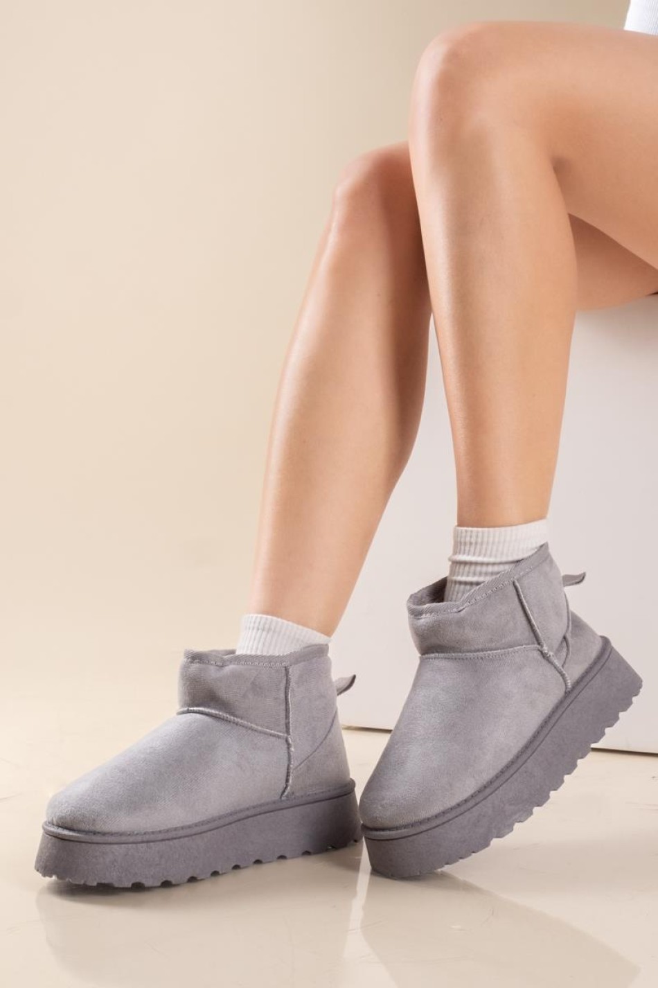 Suede δίσολο μποτάκι με εσωτερική γούνα 330.HC2401-C ΓΚΡΙ Suede δίσολο μποτάκι με εσωτερική γούνα 330.HC2401-C ΓΚΡΙ