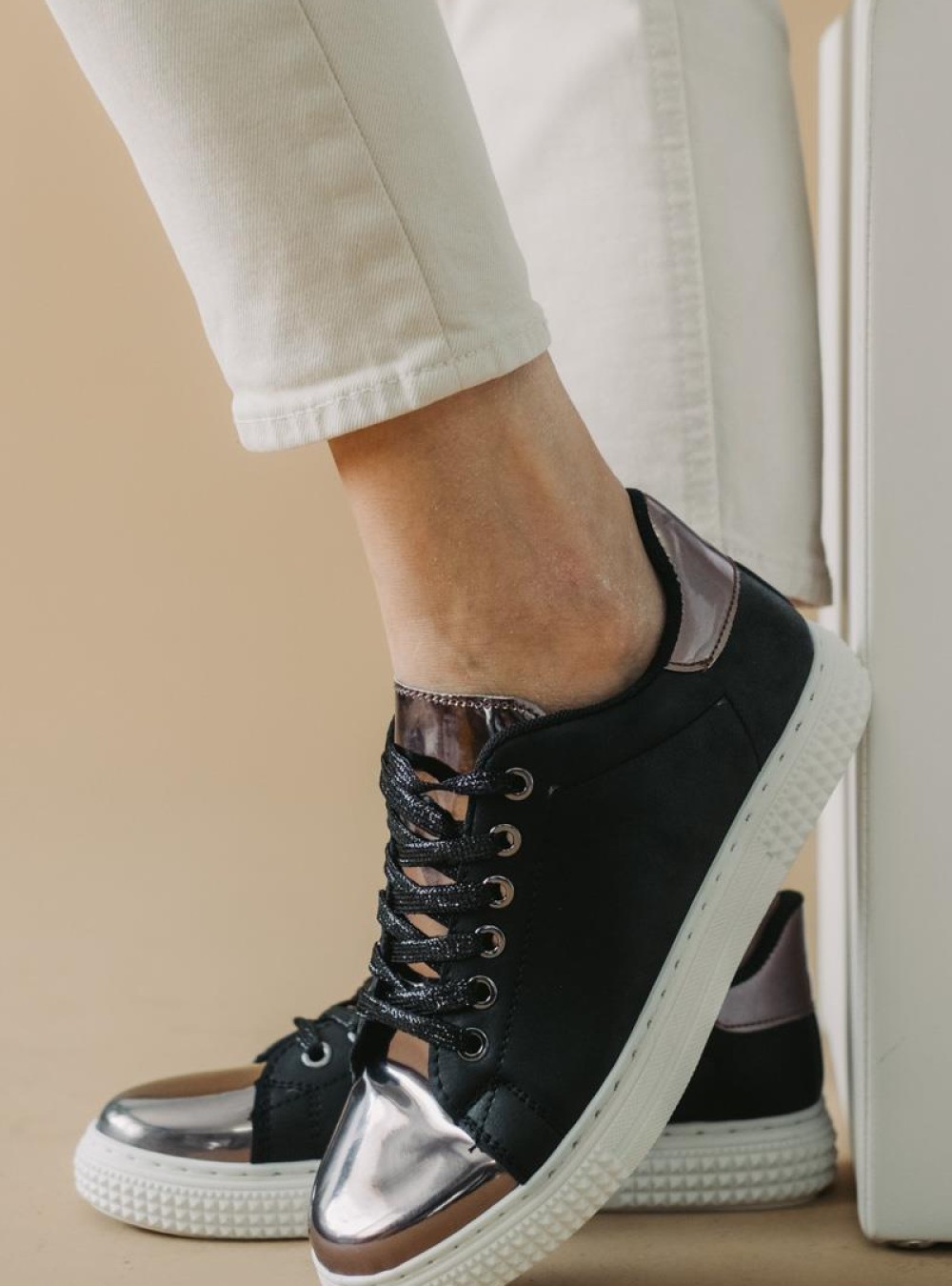 Tennis sneakers με mirror effect 330.BK09-L ΜΑΥΡΟ/ΑΣΠΡΟ Tennis sneakers με mirror effect 330.BK09-L ΜΑΥΡΟ/ΑΣΠΡΟ