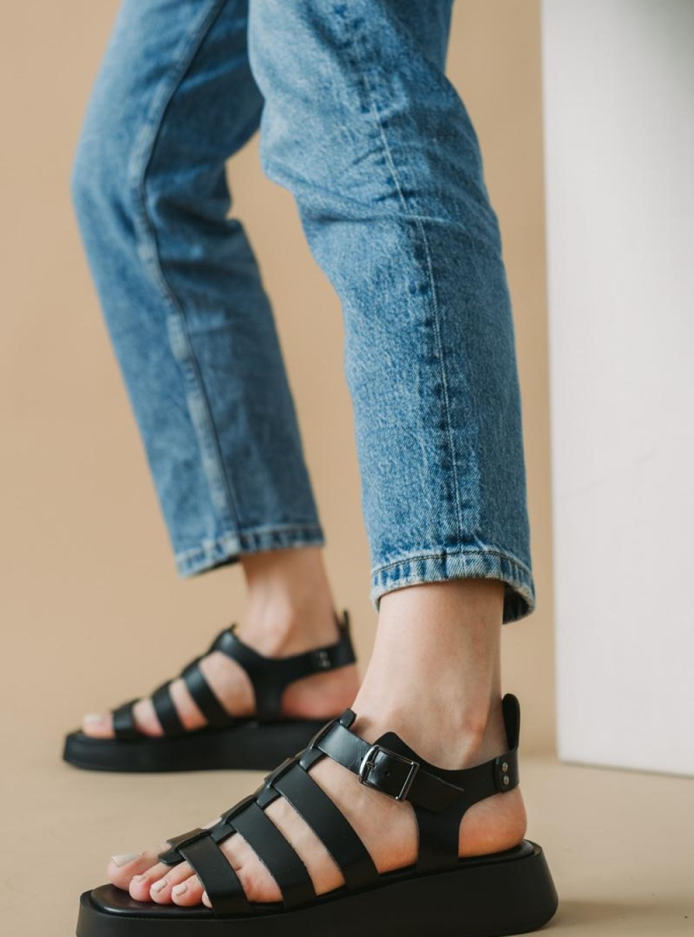 BAROQUE Δερμάτινα flatforms τύπου gladiator 305.220-L ΜΑΥΡΟ BAROQUE Δερμάτινα flatforms τύπου gladiator 305.220-L ΜΑΥΡΟ