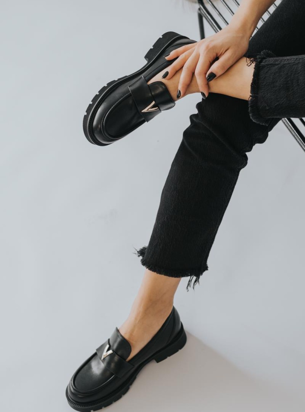 ADAMS Loafers με διακοσμητικό V 004.848-23527-L ΜΑΥΡΟ ADAMS Loafers με διακοσμητικό V 004.848-23527-L ΜΑΥΡΟ