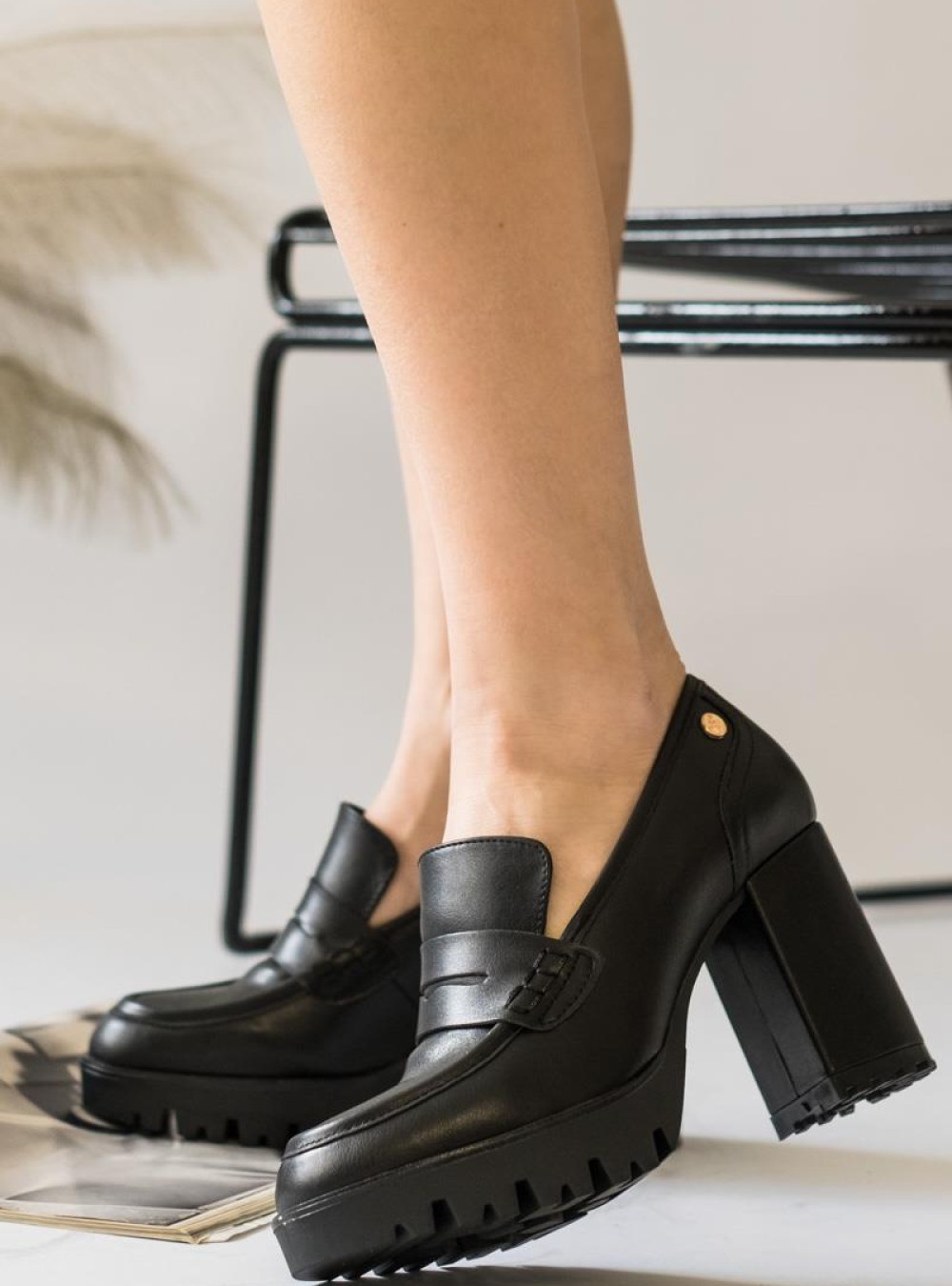 XTI Loafers με τρακτερωτή σόλα 395.142071-L ΜΑΥΡΟ XTI Loafers με τρακτερωτή σόλα 395.142071-L ΜΑΥΡΟ