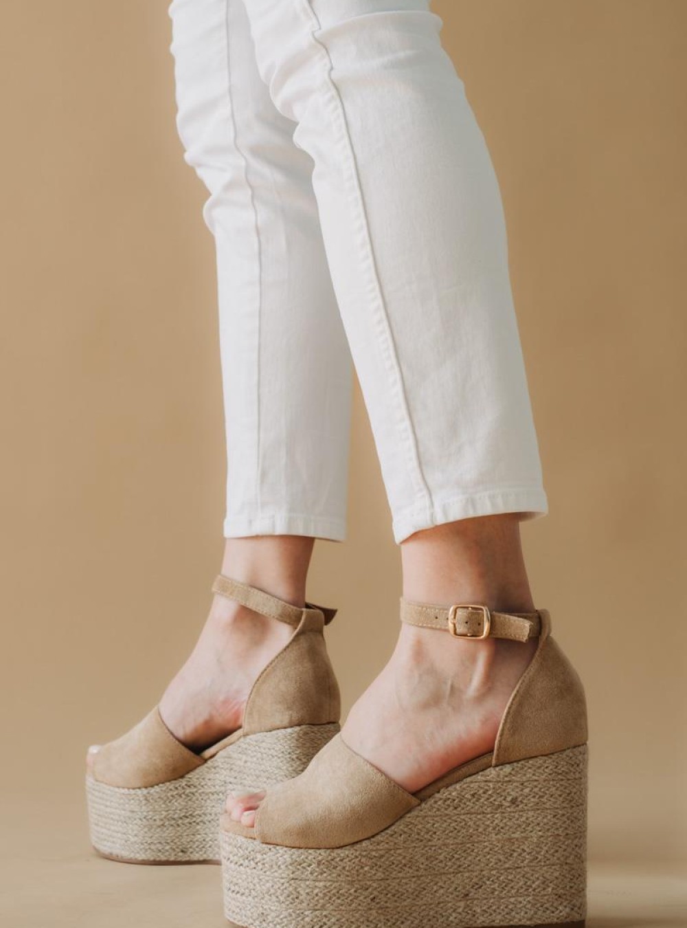 Suede πλατφόρμα με φαρδιά φάσα 416.FL226-C ΜΠΕΖ Suede πλατφόρμα με φαρδιά φάσα 416.FL226-C ΜΠΕΖ
