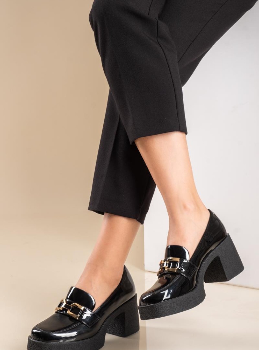 Block-heeled loafers λουστρίνι με κρεπ σόλα 330.Q8702-L ΜΑΥΡΟ Block-heeled loafers λουστρίνι με κρεπ σόλα 330.Q8702-L ΜΑΥΡΟ