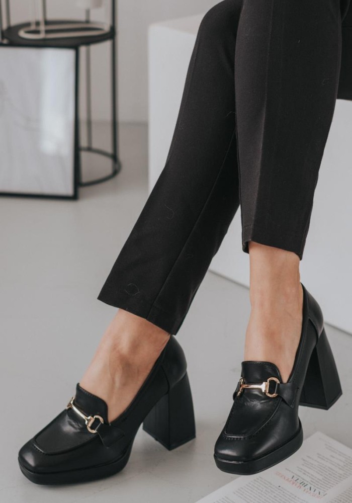 Loafers ψηλοτάκουνα με μεταλλικό διακοσμητικό και φιάπα 330.T2961-L ΜΑΥΡΟ Loafers ψηλοτάκουνα με μεταλλικό διακοσμητικό και φιάπα 330.T2961-L ΜΑΥΡΟ