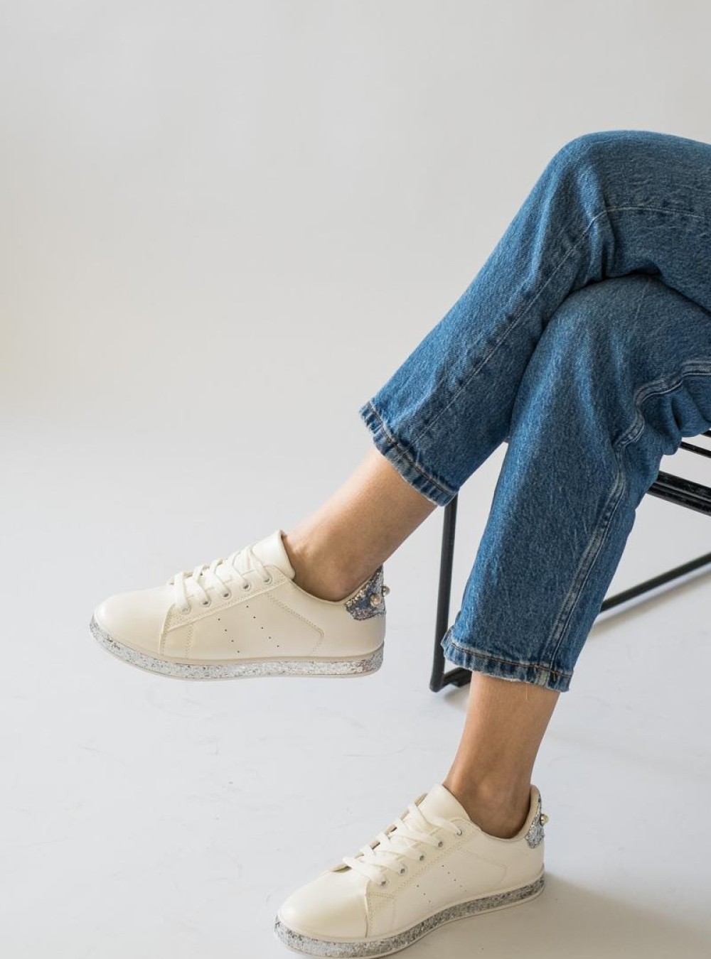Tennis sneakers με glitter γύρω από την σόλα 330.D7984-L ΑΣΠΡΟ/ΑΣΗΜΙ Tennis sneakers με glitter γύρω από την σόλα 330.D7984-L ΑΣΠΡΟ/ΑΣΗΜΙ