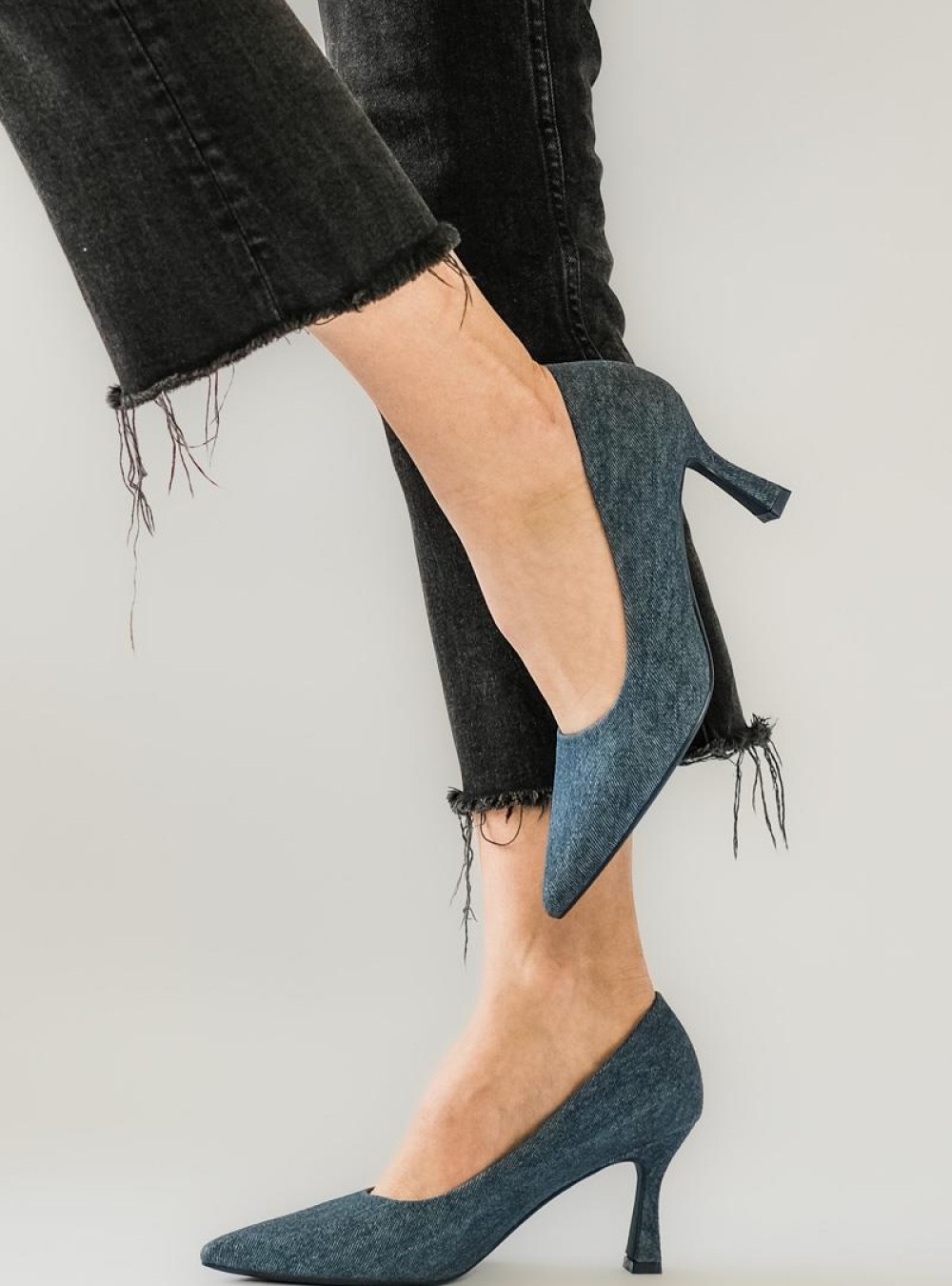 Denim μυτερές γόβες με ιδιαίτερο χαμηλό τακούνι 396.23A16-1-L JEAN Denim μυτερές γόβες με ιδιαίτερο χαμηλό τακούνι 396.23A16-1-L JEAN