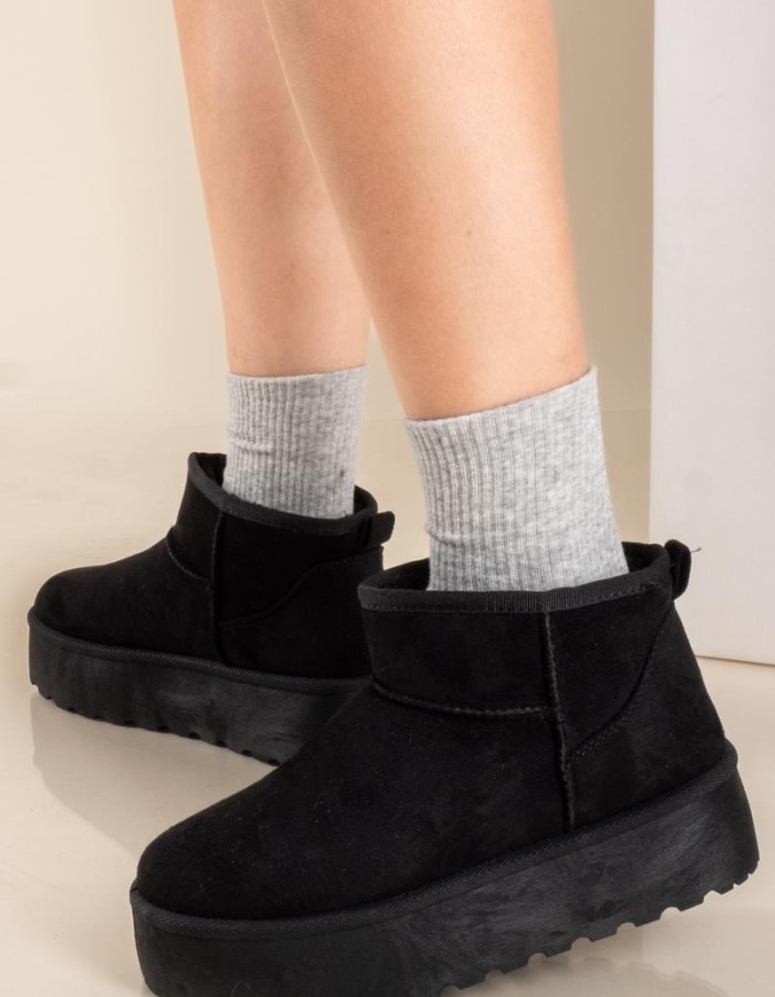 Suede μποτάκι με διπλή σόλα και εσωτερική γούνα 431.OX2311-C ΜΑΥΡΟ Suede μποτάκι με διπλή σόλα και εσωτερική γούνα 431.OX2311-C ΜΑΥΡΟ