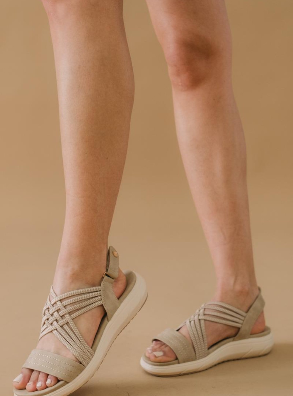 XTI Athletic style σανδάλια με λουράκια 395.142712-NU ΜΠΕΖ XTI Athletic style σανδάλια με λουράκια 395.142712-NU ΜΠΕΖ