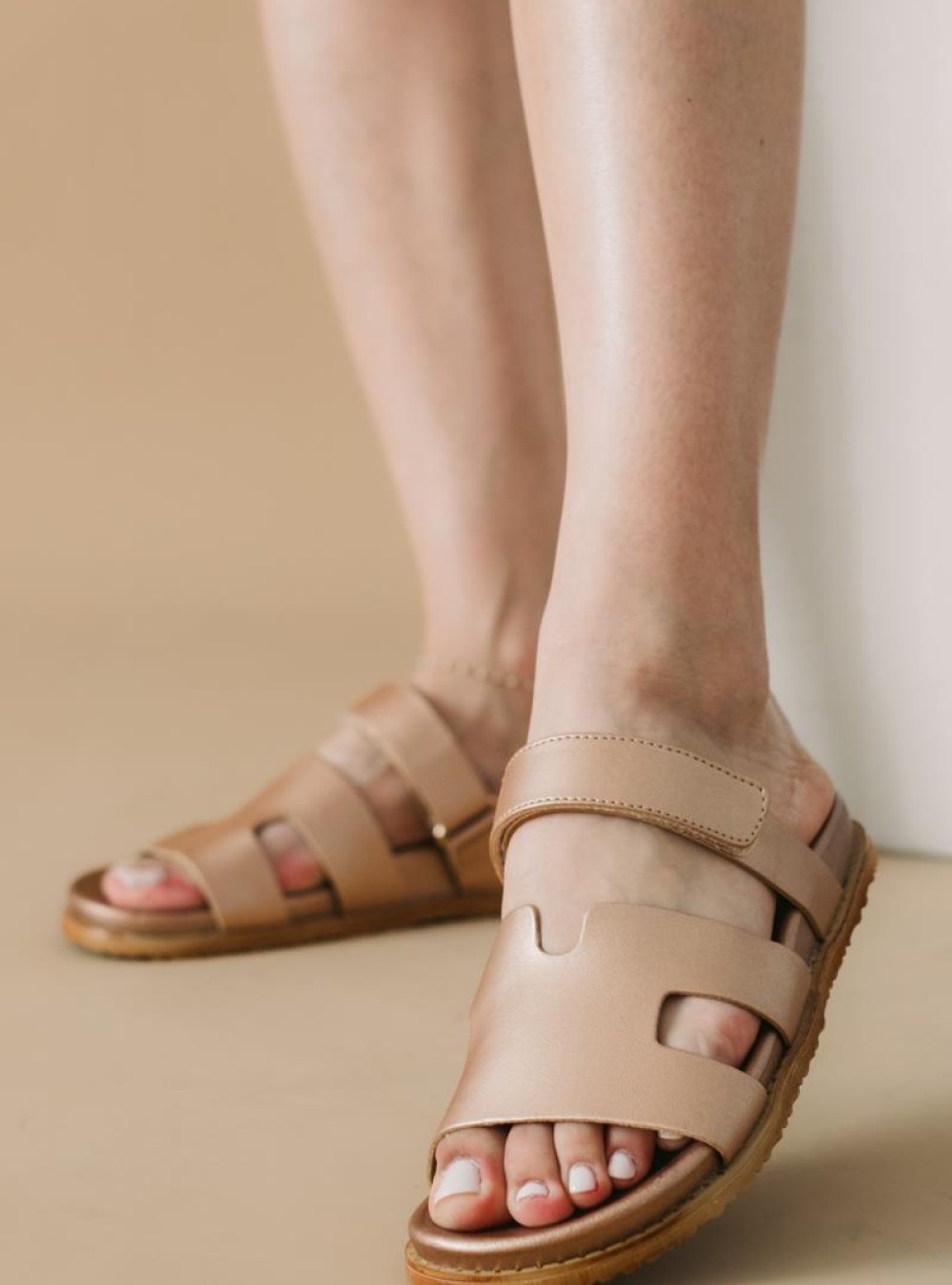 Flatforms με φάσα σε σχήμα Η και ρυθμιζόμενο λουράκι 431.Z65-L ΜΠΡΟΝΖΕ Flatforms με φάσα σε σχήμα Η και ρυθμιζόμενο λουράκι 431.Z65-L ΜΠΡΟΝΖΕ