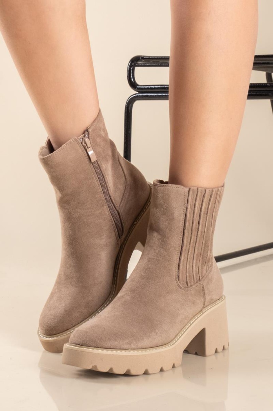 Suede casual μποτάκι με λάστιχο στο πλάι 330.B7651-C ΠΟΥΡΟ Suede casual μποτάκι με λάστιχο στο πλάι 330.B7651-C ΠΟΥΡΟ